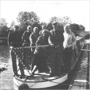 Mike Hammersley (left) with team members. (22K)