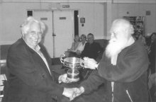 Ron McLaughlin receiving the Robin Higgs Trophy (7K)